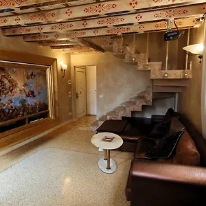 https://opera-luxury-apartment.hotelinveneto.com